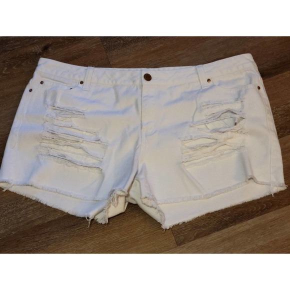 Forever 21 Destroyed White Jean Shorts. Size 18. Cut off style. - Picture 1 of 7
